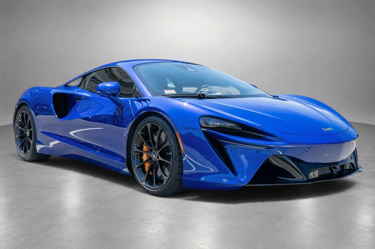 2023 McLaren Artura